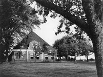 842636 Gezicht op boerderij De Hoek aan de Vecht tussen Maarssen en Oud-Zuilen, die moet wijken voor de aanleg van de ...